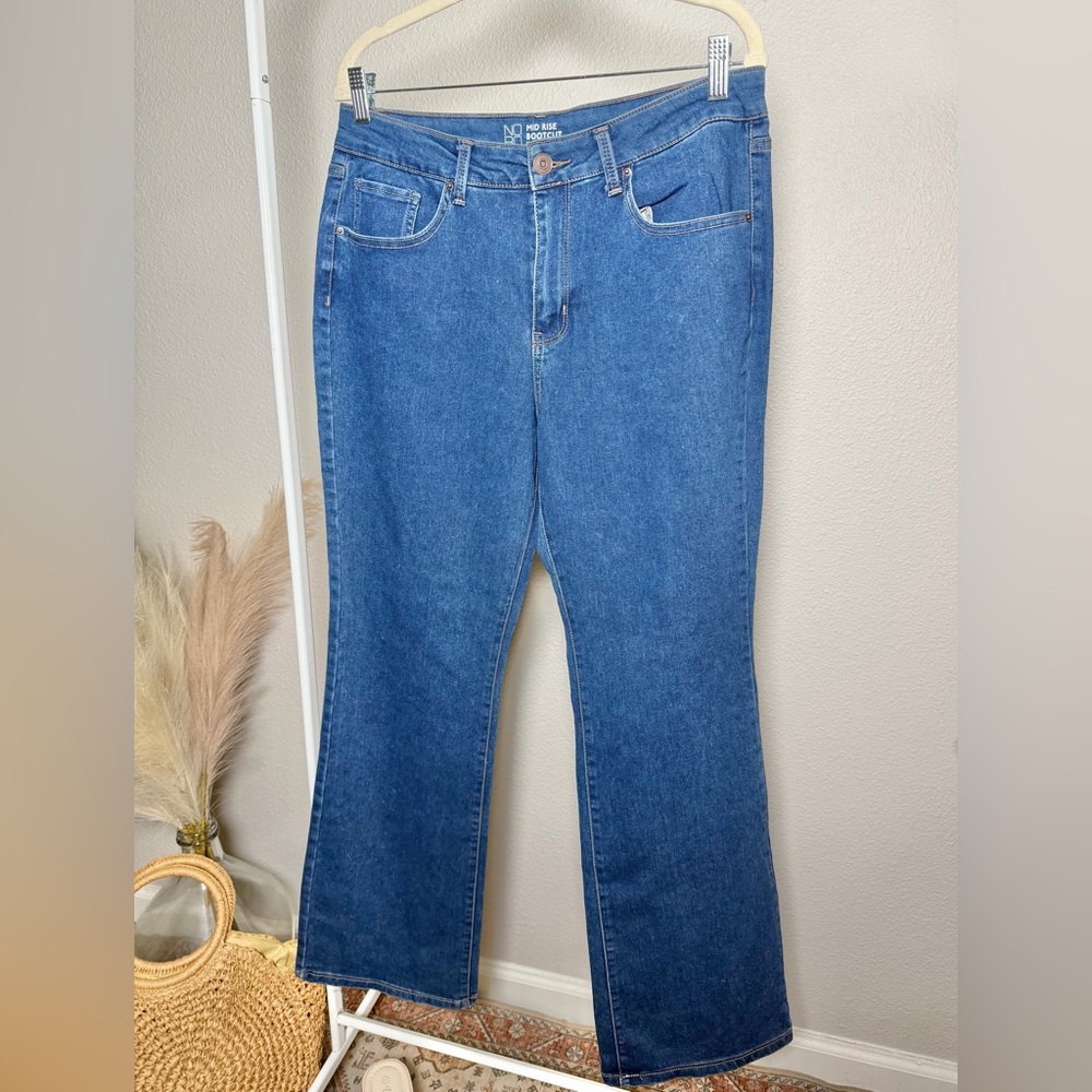 NEW No Boundaries - Women’s Mid Rise Bootcut Blue Denim Jeans